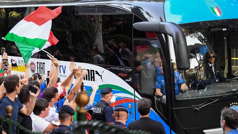 Fudbaleri Italije stigli u Rim, kapiten se krunisao (FOTO)