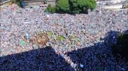 Pola miliona Argentinaca potpisalo peticiju da Francuzi prestanu plakati