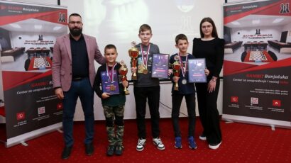 (FOTO/VIDEO) Završen humanitarni turnir Šah iz bloka za porodicu Gašić iz Banjaluke, Kekić šampion